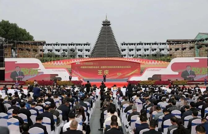 第十七屆中國茶業(yè)經(jīng)濟(jì)年會(huì)召開，集團(tuán)公司繼續(xù)排名中國茶企百強(qiáng)前列，白沙溪茶廠、益陽茶廠榮獲多項(xiàng)榮譽(yù)